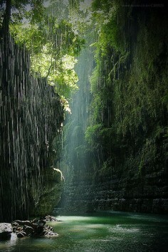 The Green Canyon in Ciamis, West Java, Indonesia (by Happy wind).