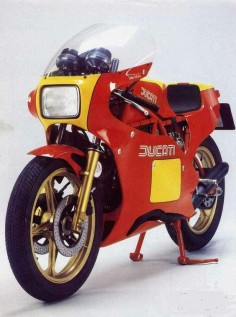 The House of Borgo Panigale has designed the 1984 MY Ducati TT2 600 to compete with the Japanese Big Four on the supersport market,