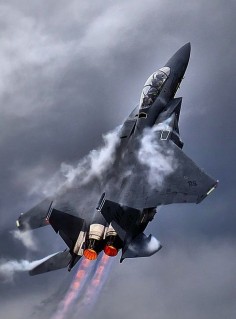 The McDonnell-Douglas/Boeing F-15 Eagle climbs into the air with its Pratt & Whitney F100 afterburning engine