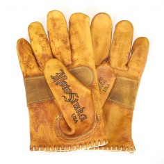 The MotoStuka Shanks gloves are a hand finished motorcycle glove in distressed leather. They are treated with an all natural balm which leaves them resistant to water and are finished out with waxed thread and since they are hand finished every pair is unique with a rich coppery patina.