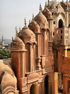 The Wind Palace ( Hawa Mahal ) in Jaipur (India). For your tour plans write us at