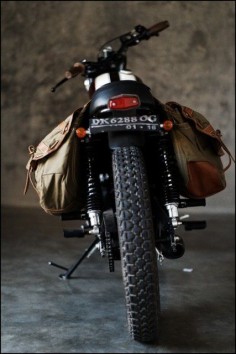 theversion: “ jaymug: “ Canvas Motorcycle Saddlebags ” more than the saddlebags, I. WANT. THAT. BIKE. ”