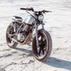 This ultra-cool little Yamaha SR500 was built for ripping around the coastal roads of the Aegean. Would you ride it?