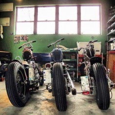 Three Harley-Davidson rigid | First on the left : Harley-Davidson FLH Early-Shovelhead engine