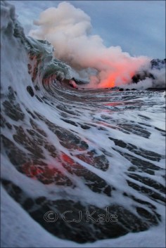 Totally thought this was a painting! Epic pic at hawaii, waves crashing on the lava. Right place at the right time. Love how it captures the meeting of the two, water and earth. Looks so beautiful :)