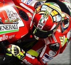 Valentino Rossi homenajea a su gran amigo Marco Simoncelli #Eterno58 #Supersic #Ducati.