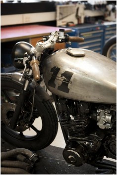 Vintage look cafe racer - I like the raw metal look of this gas tank with the painted numbers