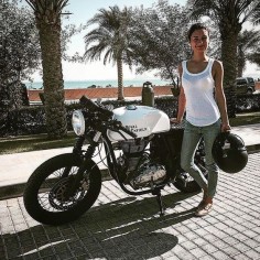 We're digging this tasteful custom job on a Royal Enfield Continental GT by @kevsheep in Dubai. The black and white theme suits the bike great. #bullet #custommotorcycle #caferacer #picoftheday #motorcycle #royalenfieldbeasts #royalenfield #instabike #continentalgt #dubai #uae #girlswhoride