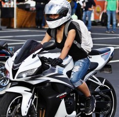 ❤️ Women Riding Motorcycles ❤️ Girls on Bikes ❤️ Biker Babes ❤️ Lady Riders ❤️ Girls who ride rock ❤️ #bikerstopsuk ❤️  ❤️