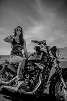 ❤️ Women Riding Motorcycles
