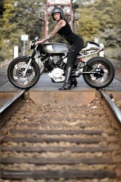 Yamaha Cafe Racer by Motorelic - Photos by Erick Runyon Photographs #caferacergirl #chicasmoteras |