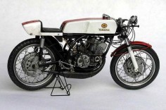 Yamaha RD56 - Pipeburn - Purveyors of Classic Motorcycles, Cafe Racers & Custom motorbikes