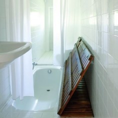 You can have a bath in a small bathroom! This here is magic. Walk-over bath, Photo by Galland for Marie Claire Masion.