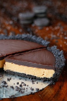 You guys. This Peanut Butter Pie is OUT of this world. It is SO decadently dreamy. I’m in love!! This is hands down one of the easiest, most impressive desserts I’ve ever made. There’s only six simple ingredients and it’s No-Bake! Plus chocolate and peanu