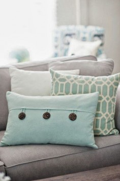 10 TIPS that help you decorate with PILLOWS #HappybyDesign #sponsored