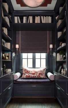 A beautiful reading space. I could spends days if not my whole life in here as long as I didn't run out of books