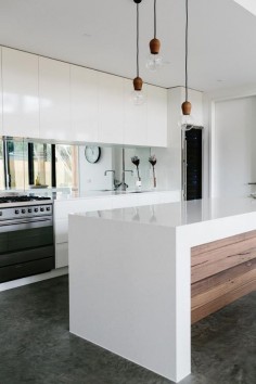 A MODERN HOME IN MELBOURNE, AUSTRALIA | THE STYLE FILES Multiplex in plaats van hout onder werkblad?