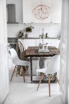 Cool use of white and natural wood in this Scandinavian interior