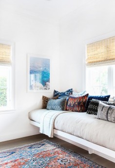 daybed w all those pillows.
