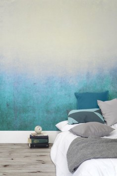 Deep blues gently fade into green tones. This subtle ombre wallpaper design creates a soothing atmosphere. Perfect for the bedroom or in the home study.