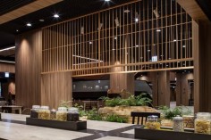 Drawing on a combination of natural elements from Japanese scenery, CL3 has created an indoor Zen environment to complement the synthetic nature of the Shinjuku district which is known for attractions such as robotic waiters.