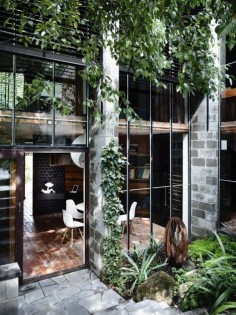 Even if you’re an industrial purist, you’ll love this fresh take on the aesthetic. Perfect for spring, these lofts have added lush plants to their designs and the result is stunning. Take a look: Photo Credit: via Her New Tribe We never would have guessed that a tree would look so good against a set …