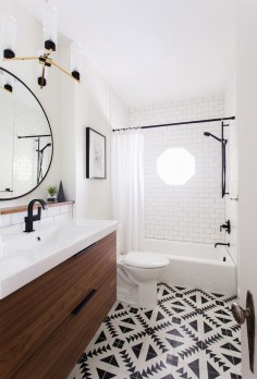 Gorgeous bathroom! I love the black and white with the patterned floor tile. The matte black fixtures are lovely. Can ready some details on her Instagram feed, 