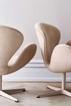Limited Edition Fritz Hansen's Choice - The Swan™ ǁ Fritz Hansen products: The Swan™ by Arne Jacobsen.