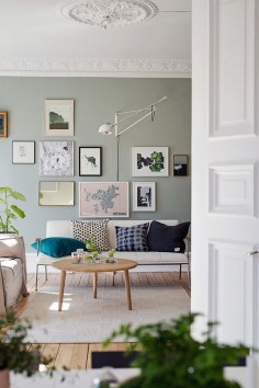 livingroom green wall gallery