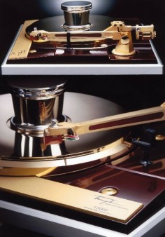 Mr. Takeshi Teragaki's LP record player. Turntable high end audio audiophile