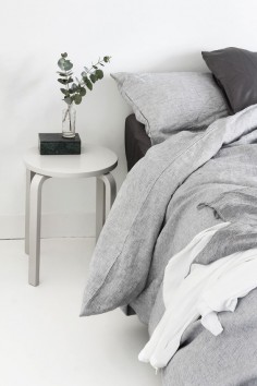 Our bedroom: a slow morning | MyDubio minimal, minimalist, home decor, interior, home inspo