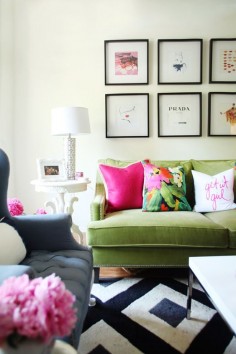 Pretty pops of color with bold patterned rug and simple wall art? Yes, please!
