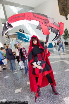 Ruby Rose (RWBY) #Fanime2014 - that's some crazy weapon she's got there!