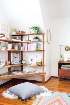 Sara Updates Her Childhood Bedroom – Bedroom Office Corner