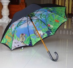 studio ghibli umbrella. I WANT! Even more than the one with a Monet blue sky on the underneath!