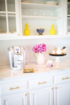 The Sweetest Thing | Beautiful and bright coffee bar. Need this in my kitchen!