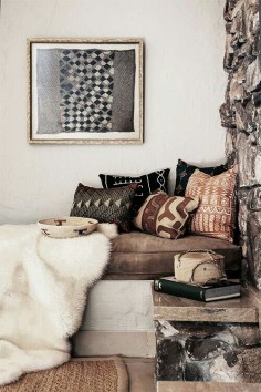 A perfect corner in the house to read at night or during the weekend! African style.