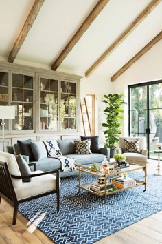 Blue decor is the hottest design trend in 2015, learn from Creative Director Jeff Lewis how to use it in your home. See more inspiration rooms. #LivingSpaces