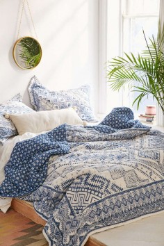 Magical Thinking Echo Graphic Quilt - Urban Outfitters